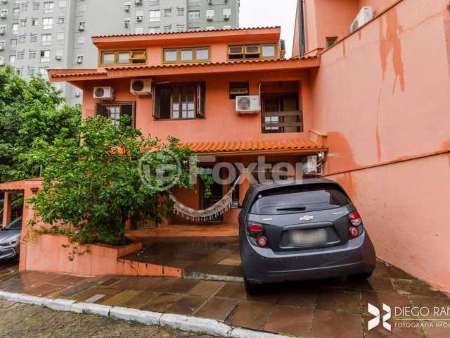 Casa em condomínio fechado com 5 quartos à venda na Rua Dom Vital, 212, Glória, Porto Alegre, 155 m2 por R$ 650.000