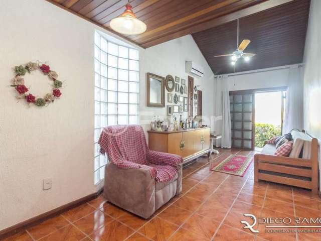 Casa com 3 quartos à venda na Rua Vinte e Quatro de Agosto, 390, Jardim Itu Sabará, Porto Alegre, 225 m2 por R$ 850.000