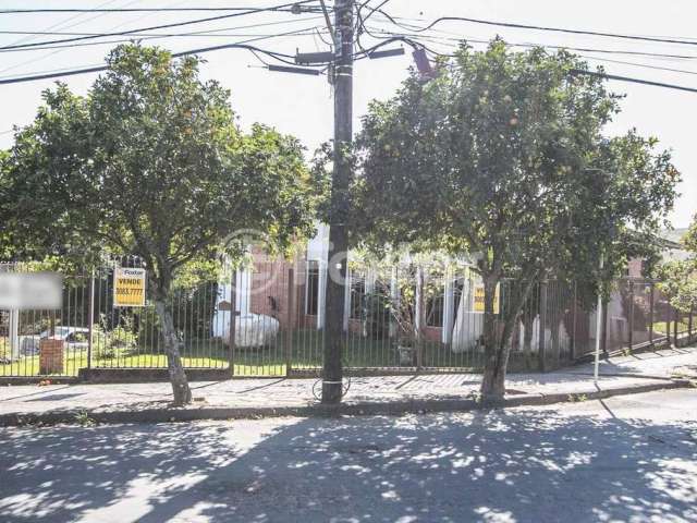 Casa com 3 quartos à venda na Rua Amapá, 1040, Vila Nova, Porto Alegre, 432 m2 por R$ 950.000