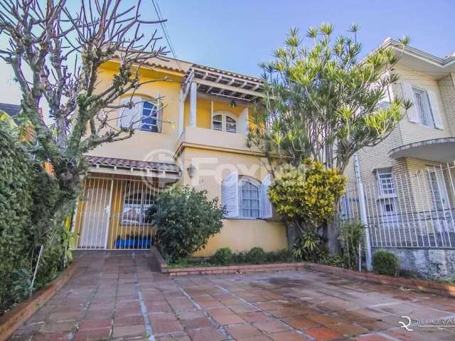 Casa com 3 quartos à venda na Rua General Gomes Carneiro, 250, Medianeira, Porto Alegre, 230 m2 por R$ 790.000