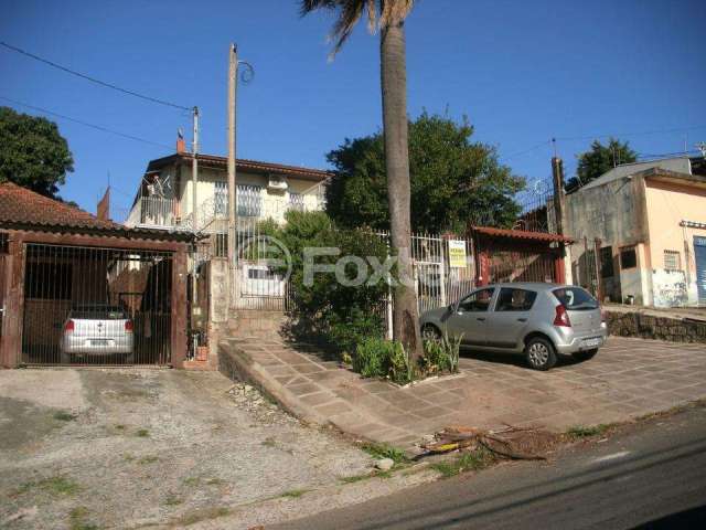 Casa com 3 quartos à venda na Avenida Paulo Pontes, 628, Cavalhada, Porto Alegre, 310 m2 por R$ 490.000