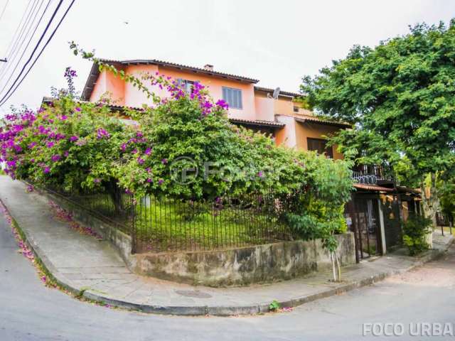 Casa com 5 quartos à venda na Rua Ângelo Passuelo, 79, Vila Nova, Porto Alegre, 215 m2 por R$ 650.000