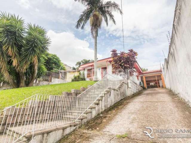 Casa com 3 quartos à venda na Avenida Saturnino de Brito, 87, Vila Jardim, Porto Alegre, 99 m2 por R$ 800.000