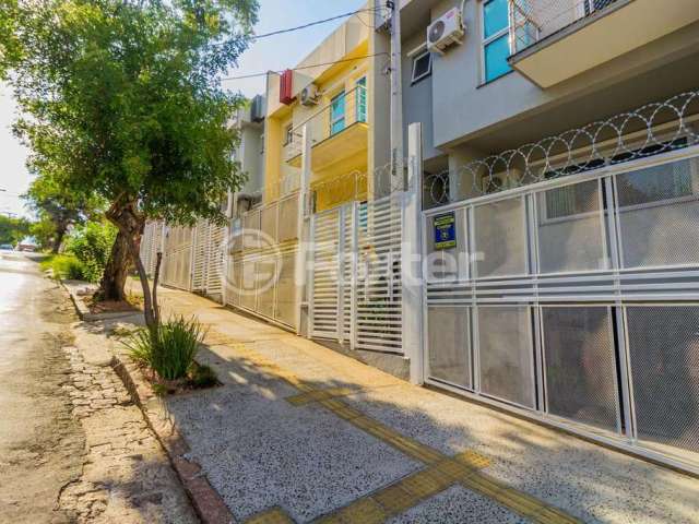 Casa com 3 quartos à venda na Rua Gaspar de Lemos, 184, Vila Ipiranga, Porto Alegre, 144 m2 por R$ 580.000