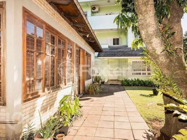 Casa com 5 quartos à venda na Rua Alberto Silva, 1691, Vila Ipiranga, Porto Alegre, 495 m2 por R$ 1.990.000