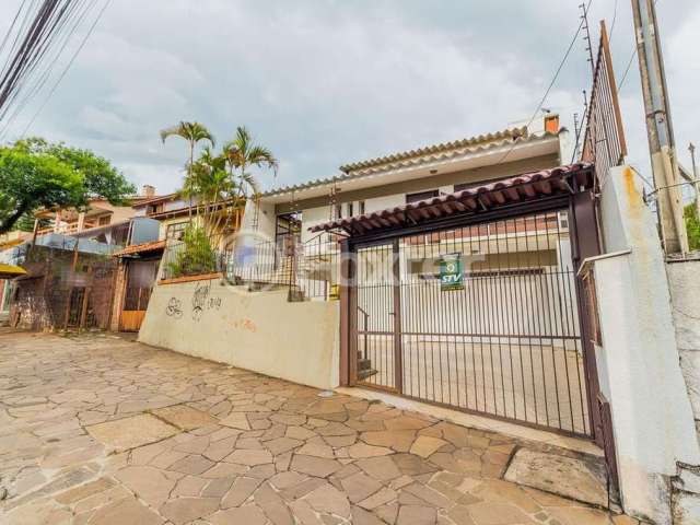 Casa com 5 quartos à venda na Avenida Nonoai, 1686, Nonoai, Porto Alegre, 358 m2 por R$ 800.000