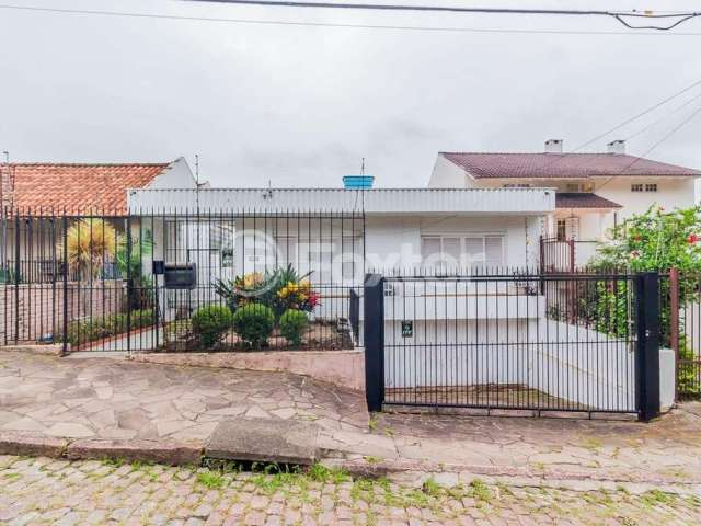 Casa com 3 quartos à venda na Rua Fonseca Guimarães, 158, Medianeira, Porto Alegre, 300 m2 por R$ 890.000