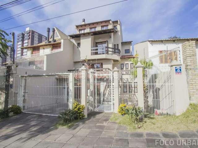 Casa com 3 quartos à venda na Rua Matias José Bins, 1489, Chácara das Pedras, Porto Alegre, 330 m2 por R$ 1.300.000