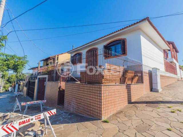 Casa com 3 quartos à venda na Avenida Delmar Rocha Barbosa, 792, Parque Santa Fé, Porto Alegre, 380 m2 por R$ 639.000