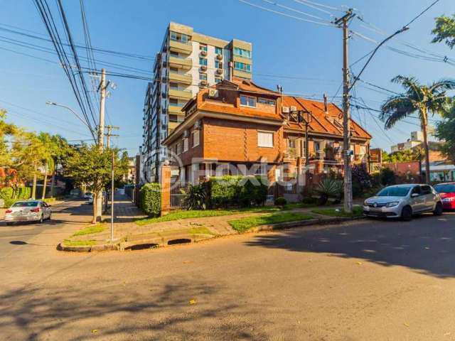 Casa com 2 quartos à venda na Rua Doutor Armando Barbedo, 1200, Tristeza, Porto Alegre, 229 m2 por R$ 890.000