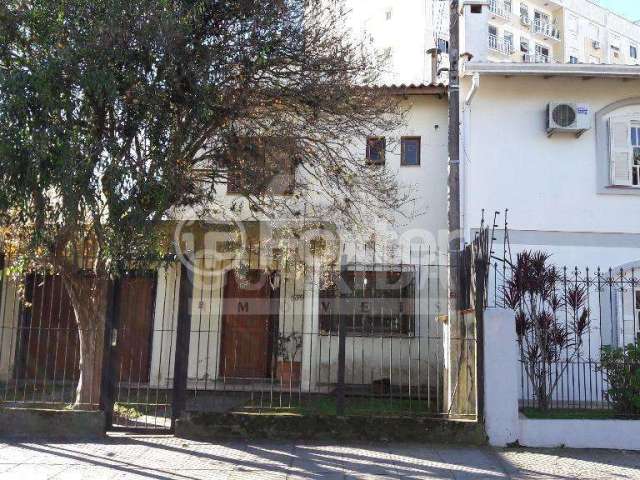 Casa com 3 quartos à venda na Rua Afonso Arinos, 536, Camaquã, Porto Alegre, 250 m2 por R$ 800.000