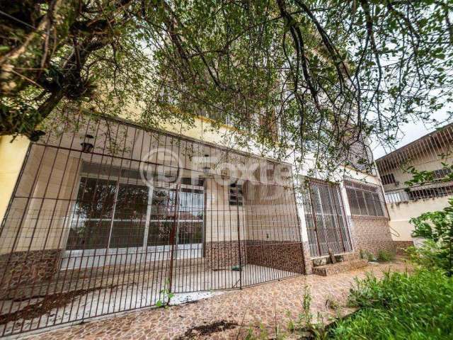 Casa com 6 quartos à venda na Avenida Copacabana, 1231, Tristeza, Porto Alegre, 300 m2 por R$ 1.166.000