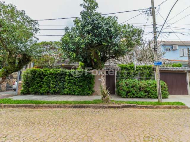 Casa com 3 quartos à venda na Rua César de Castro, 136, Teresópolis, Porto Alegre, 197 m2 por R$ 990.000