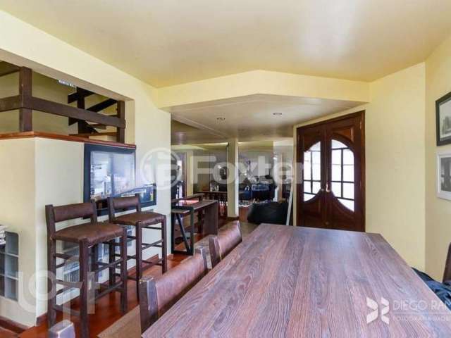 Casa com 3 quartos à venda na Rua Doutor Ney Cabral, 427, Nonoai, Porto Alegre, 282 m2 por R$ 930.000