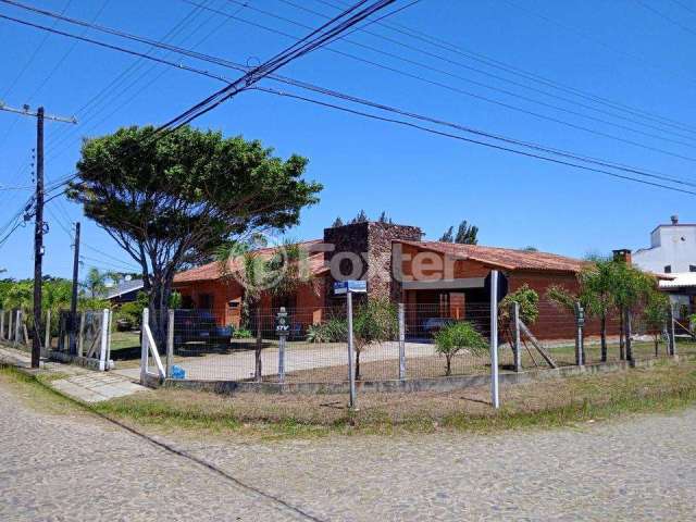 Casa com 4 quartos à venda na Avenida Guará, 792, Centro, Xangri-Lá, 221 m2 por R$ 1.160.000