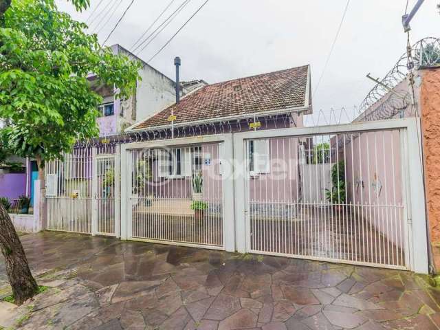 Casa com 4 quartos à venda na Rua Candiota, 80, Passo da Areia, Porto Alegre, 161 m2 por R$ 680.000