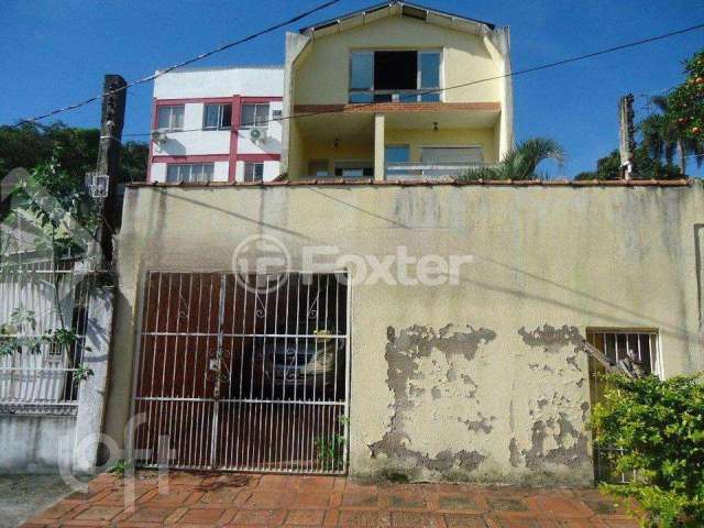 Casa com 7 quartos à venda na Rua Teixeira de Freitas, 348, Santo Antônio, Porto Alegre, 539 m2 por R$ 583.000