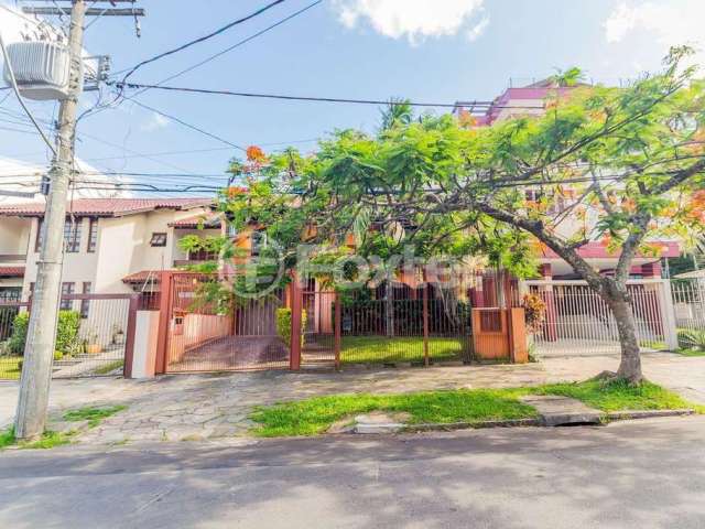 Casa com 5 quartos à venda na Rua Miracema, 287, Chácara das Pedras, Porto Alegre, 380 m2 por R$ 1.800.000