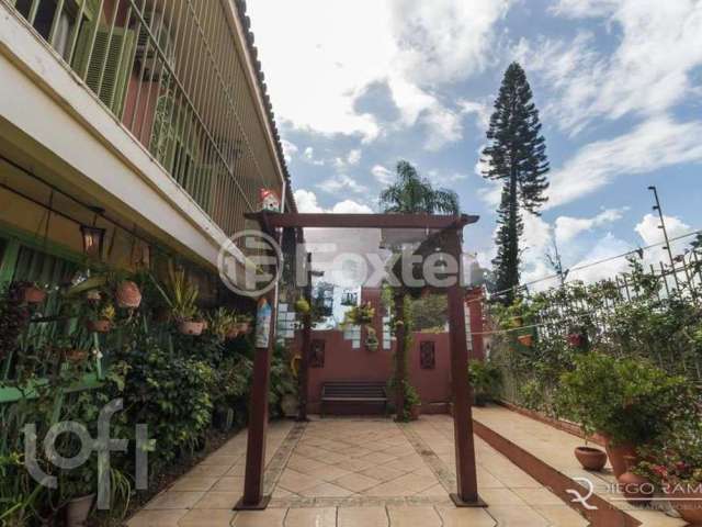 Casa com 3 quartos à venda na Rua Teixeira de Carvalho, 34, Medianeira, Porto Alegre, 360 m2 por R$ 770.000