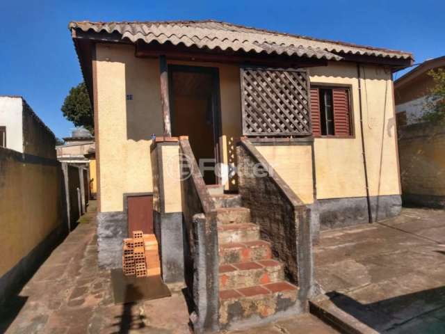 Casa com 3 quartos à venda na Avenida Alexandre Luiz, 521, Jardim Itu Sabará, Porto Alegre, 200 m2 por R$ 276.000