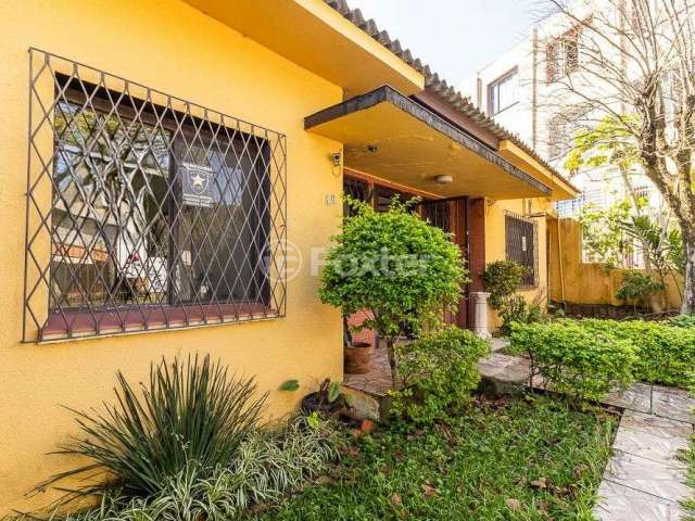 Casa com 3 quartos à venda na Praça Paulo de Aragão Bozano, 46, Vila Ipiranga, Porto Alegre, 210 m2 por R$ 675.000