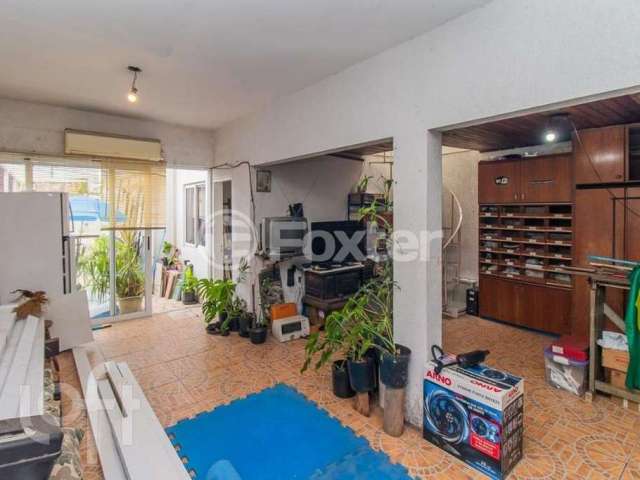 Casa com 4 quartos à venda na Rua Evaristo da Veiga, 341, Partenon, Porto Alegre, 298 m2 por R$ 848.000