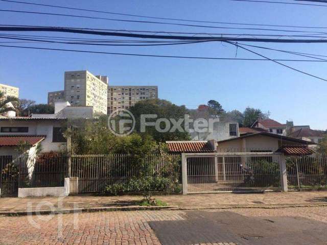 Casa com 3 quartos à venda na Rua Teixeira de Freitas, 761, Santo Antônio, Porto Alegre, 745 m2 por R$ 1.300.000