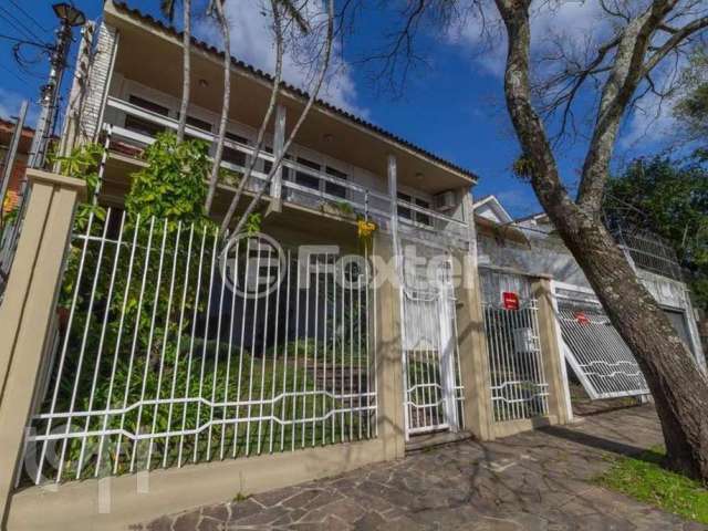 Casa com 3 quartos à venda na Rua Fonseca Guimarães, 93, Medianeira, Porto Alegre, 330 m2 por R$ 699.000