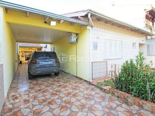 Casa com 3 quartos à venda na Rua Fontoura Xavier, 46, Jardim São Pedro, Porto Alegre, 254 m2 por R$ 850.000