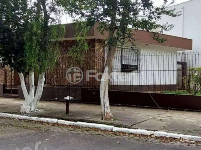 Casa com 4 quartos à venda na Rua Barão de Tramandaí, 15, Passo da Areia, Porto Alegre, 205 m2 por R$ 1.000.000