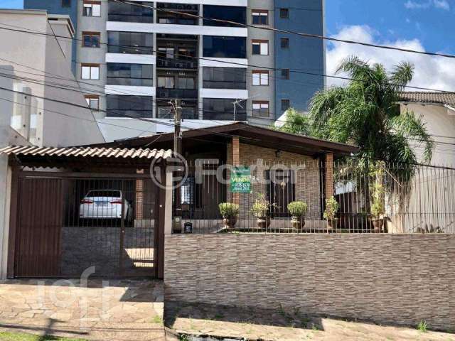 Casa com 3 quartos à venda na Rua Ilmo Alfredo Pletsch, 125, Jardim Mauá, Novo Hamburgo, 182 m2 por R$ 850.000