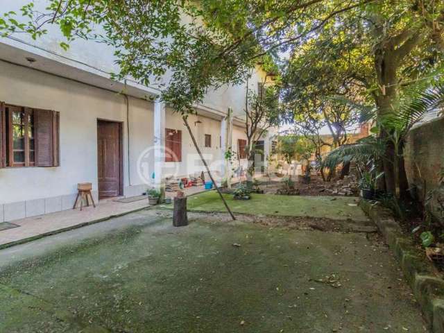 Casa com 3 quartos à venda na Avenida Leonardo Carlucci, 140, Espírito Santo, Porto Alegre, 250 m2 por R$ 660.000