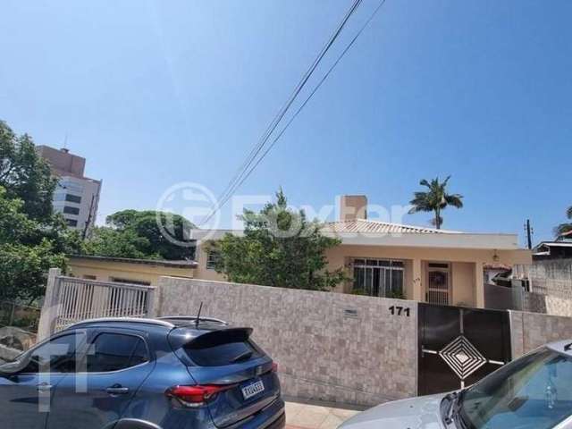 Casa com 4 quartos à venda na Rua Clemente Rovere, 171, Centro, Florianópolis, 334 m2 por R$ 1.500.000