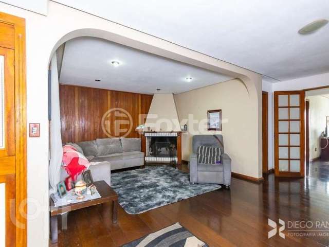 Casa com 4 quartos à venda na Rua Erechim, 1025, Nonoai, Porto Alegre, 358 m2 por R$ 880.000