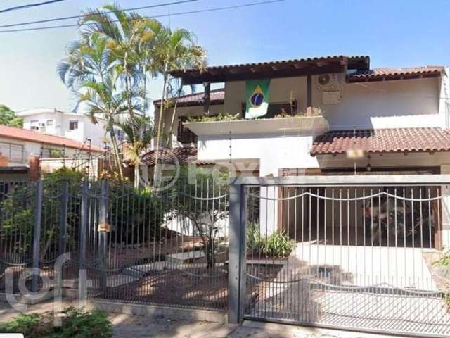 Casa com 3 quartos à venda na Rua Erebango, 114, Nonoai, Porto Alegre, 370 m2 por R$ 710.000