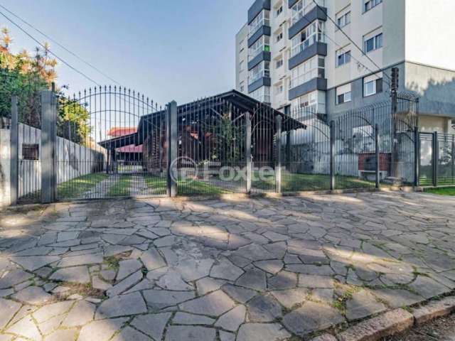 Casa com 3 quartos à venda na Rua Chico Pedro, 31, Camaquã, Porto Alegre, 244 m2 por R$ 740.000