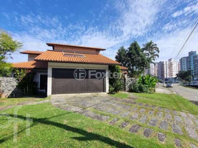 Casa com 4 quartos à venda na Rua Itapuã, 26, Itacorubi, Florianópolis, 238 m2 por R$ 2.200.000