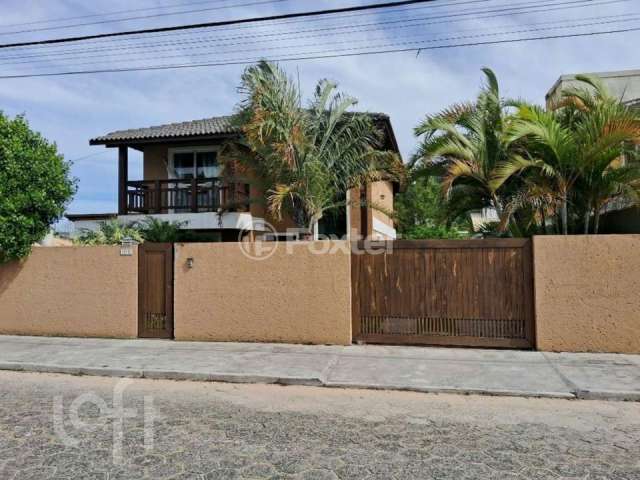 Casa com 3 quartos à venda na Rua Reverendo Gelson dos Santos Castro, 753, Rio Tavares, Florianópolis, 230 m2 por R$ 1.990.000