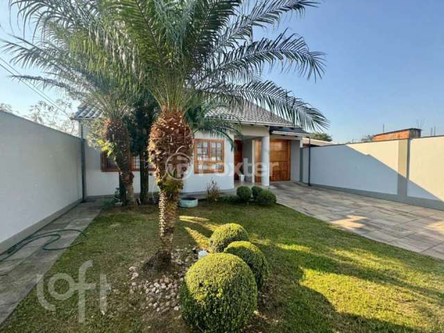 Casa com 4 quartos à venda na Rua Santa Cruz, 1472, Niterói, Canoas, 232 m2 por R$ 980.000