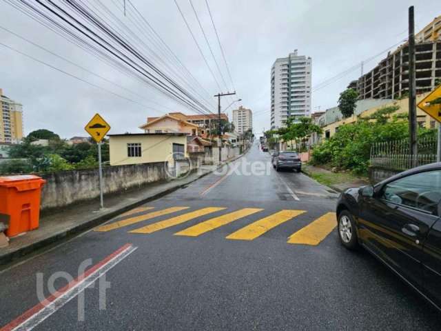 Casa com 3 quartos à venda na Rua Santo Antônio, 512, Barreiros, São José, 107 m2 por R$ 500.000