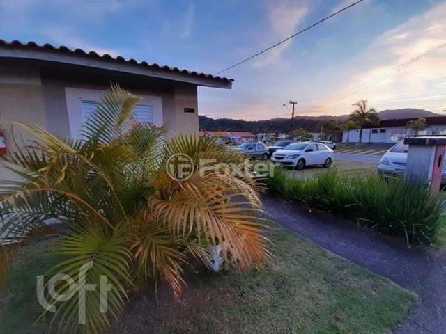 Casa em condomínio fechado com 3 quartos à venda na Avenida Paulo Roberto Vidal, 2490, Bela Vista, Palhoça, 51 m2 por R$ 298.000