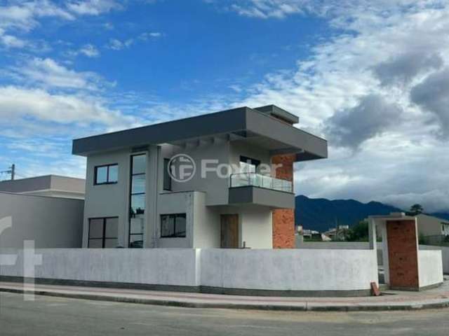 Casa com 3 quartos à venda na Rua Rosa Emília Martins, 23, Bela Vista, Palhoça, 140 m2 por R$ 800.000