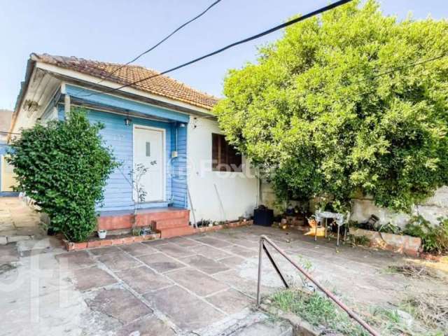 Casa com 3 quartos à venda na Rua Tomaz Edison, 232, Santo Antônio, Porto Alegre, 50 m2 por R$ 260.000