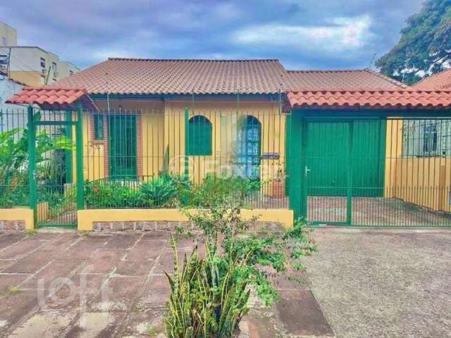 Casa com 3 quartos à venda na Rua Dona Zulmira, 161, Cavalhada, Porto Alegre, 220 m2 por R$ 550.000