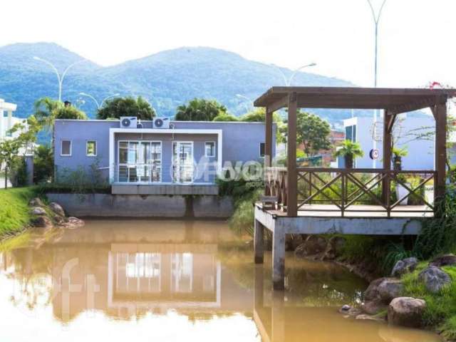 Casa em condomínio fechado com 3 quartos à venda na Rodovia SC-407, 2546, Beira Rio, Biguaçu, 230 m2 por R$ 1.390.000