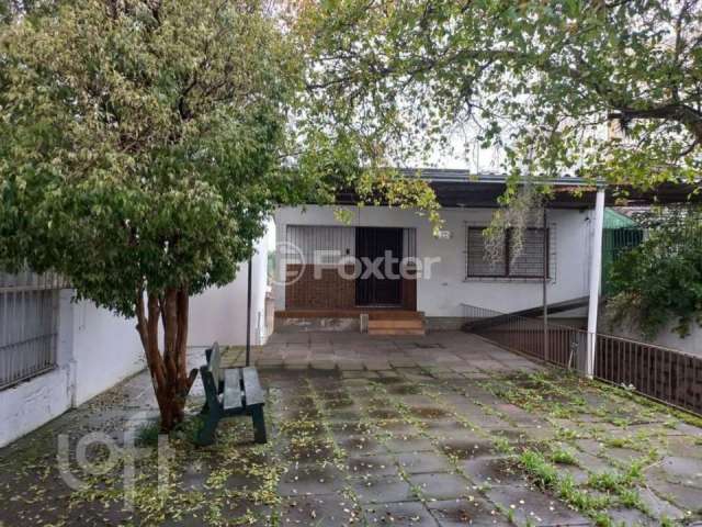 Casa com 3 quartos à venda na Avenida da Cavalhada, 437, Cavalhada, Porto Alegre, 230 m2 por R$ 665.000