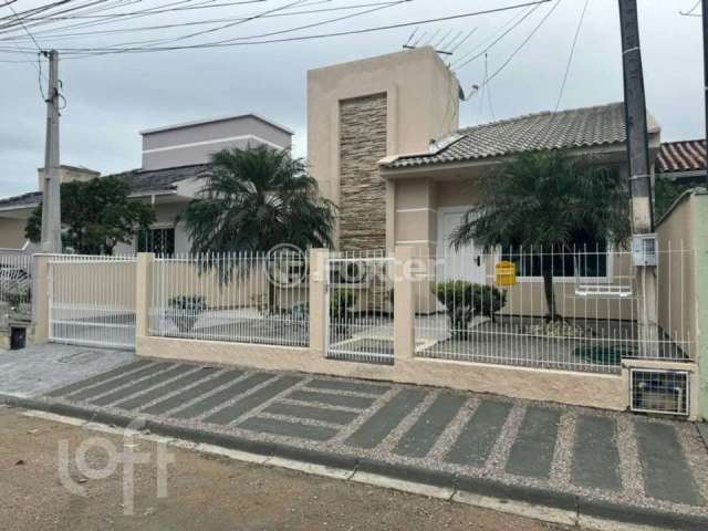 Casa com 3 quartos à venda na Rua dos Ingás, 85, Madri, Palhoça, 95 m2 por R$ 580.000