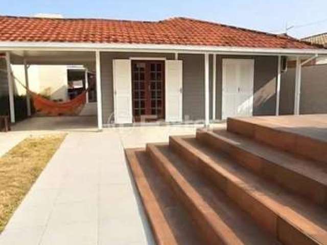 Casa com 3 quartos à venda na Rua Guarapari, 10, Enseada de Brito, Palhoça, 125 m2 por R$ 650.000