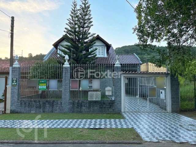 Casa com 3 quartos à venda na Avenida Celestino Bertolucci, 435, Aberta dos Morros, Porto Alegre, 242 m2 por R$ 650.000