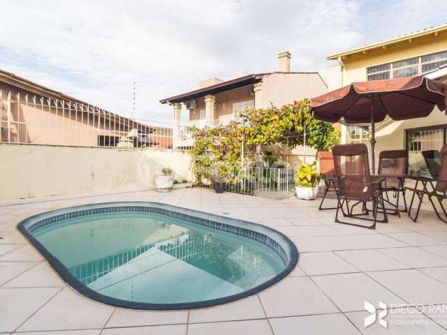 Casa com 3 quartos à venda na Estrada Vila Maria, 75, Cavalhada, Porto Alegre, 229 m2 por R$ 855.000